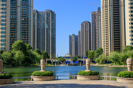 小区湖景