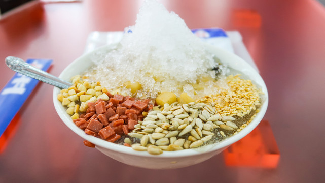 重庆小面馆牛肉面川渝美食