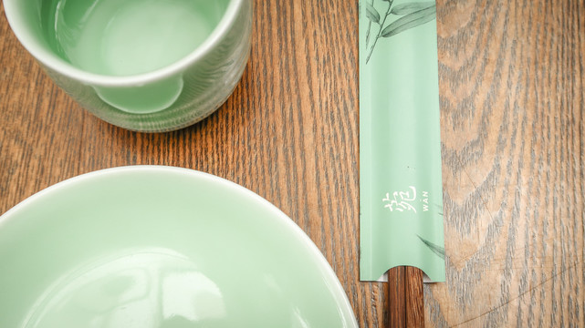 网红小清新越南餐厅绿色餐具