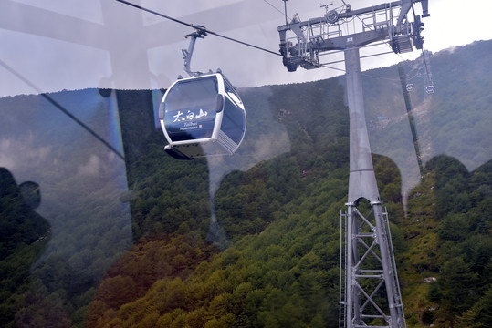 秦岭主峰太白山