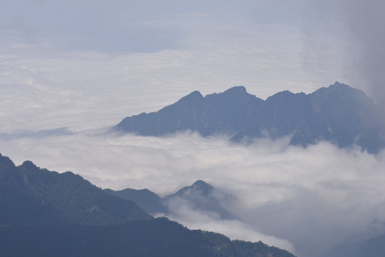 秦岭主峰太白山