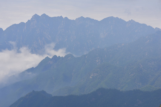 秦岭主峰太白山