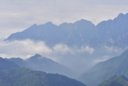 秦岭主峰太白山