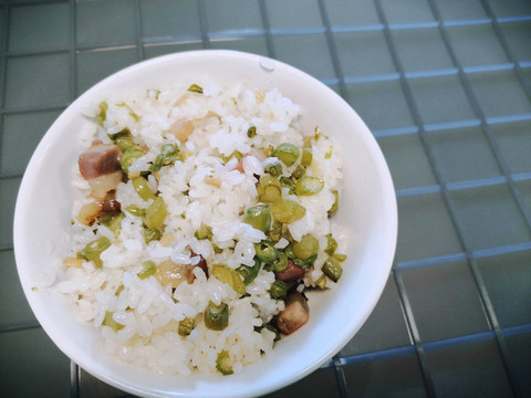 熏肉四季豆拌饭