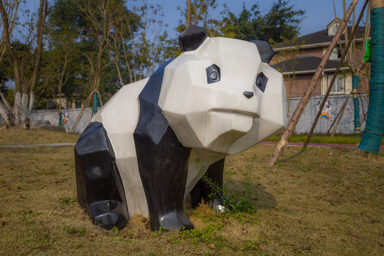 块面熊猫雕塑