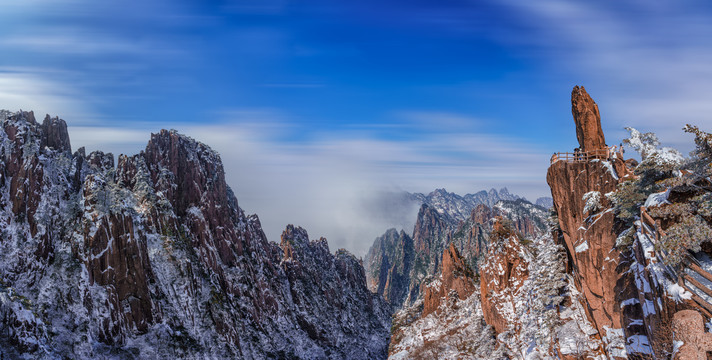 黄山飞来石