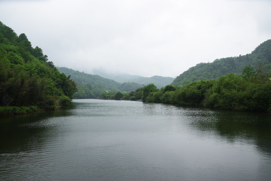 云雾山水