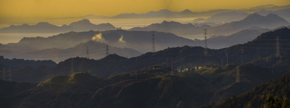 山峦叠翠