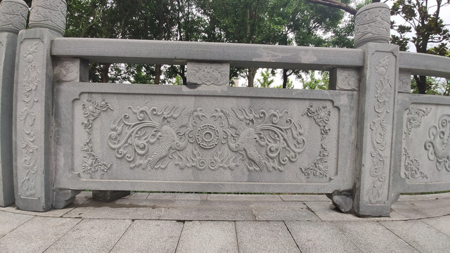 石桥围栏凤凰花纹
