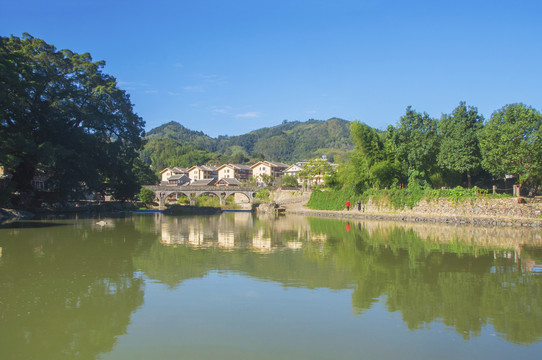 农村溪流风景