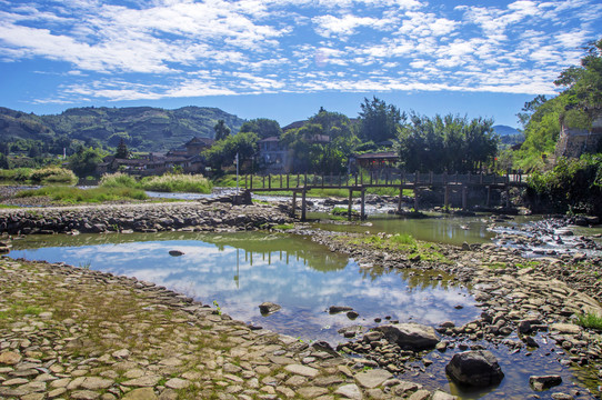 多云天气乡村风景