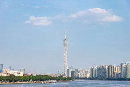 广州塔与珠江河沿岸