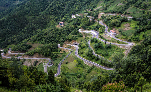 山路崎岖