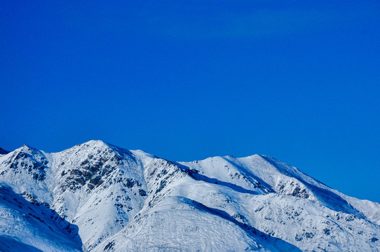 青海祁连山雪景