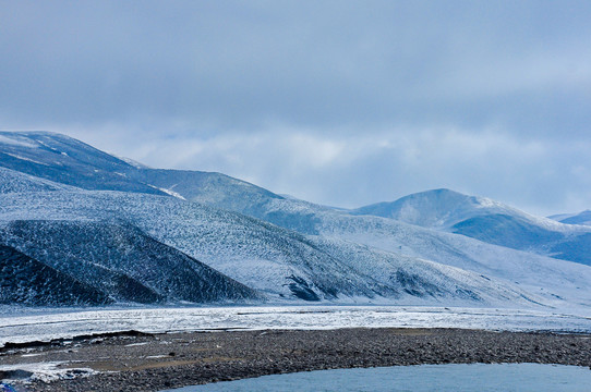 祁连雪景