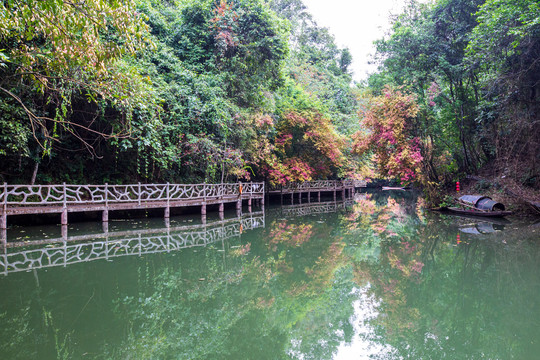 双龙沟原始森林景区水边栈道