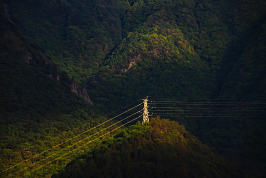 高山输电塔