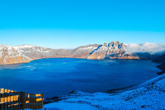 长白山天池冬景