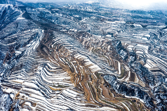 山西芮城光伏基地雪景如画