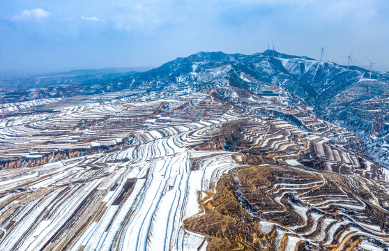 山西芮城光伏基地雪景如画