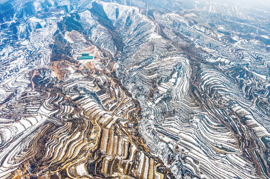 山西芮城光伏基地雪景如画