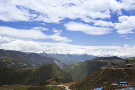 崇山峻岭