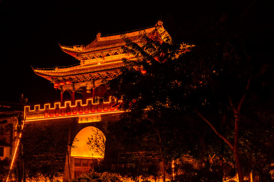 古鎮(zhèn)城樓夜景