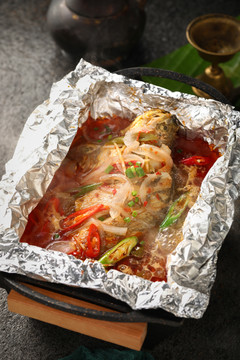 錫紙烤鯽魚