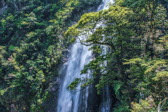 山水瀑布