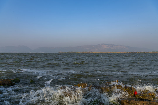 城市与湖泊