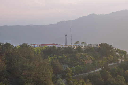 傍晚山顶风景