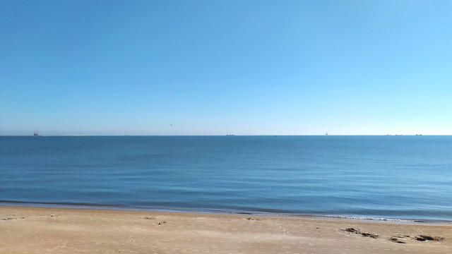 蓝天大海沙滩美景