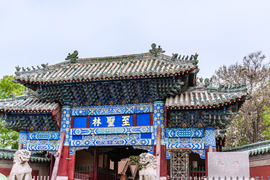 中国山东曲阜孔林的大门
