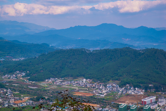 山脚小城