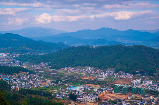 山脚小城