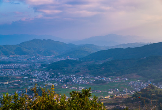 山脚小城