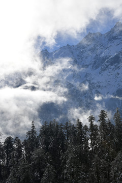 雪山云雾