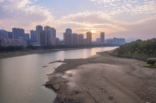 城市江滨水岸风景