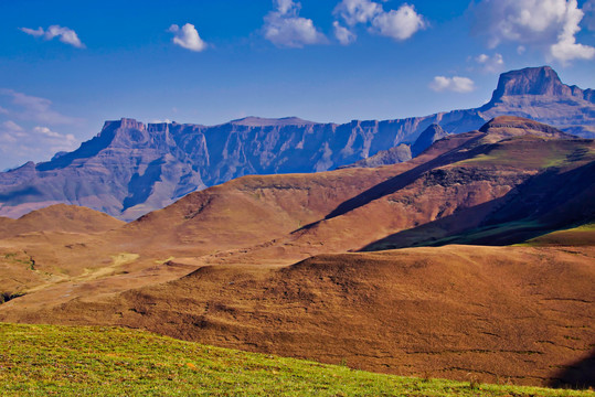 高山丘壑与山景