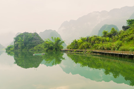 百色凌云浩坤湖