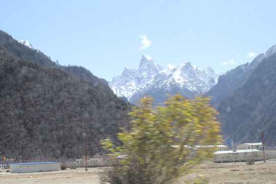 雪山山峰