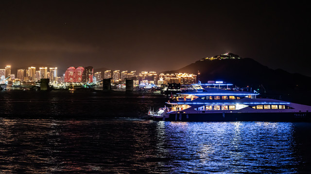 中国海南三亚市城区夜景