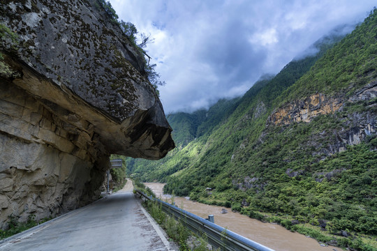 丙察察公路