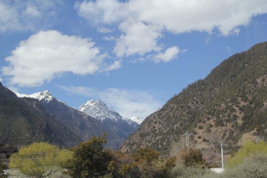 蓝天雪山