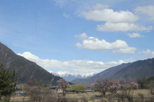 蓝天雪峰