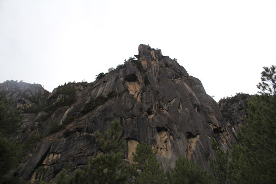 石山悬崖峭壁