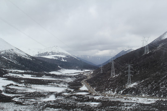 雪景雪山道路