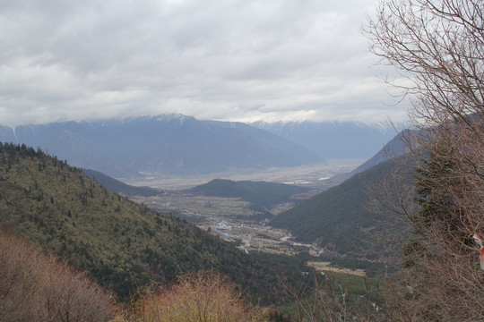 俯瞰山脉乡村