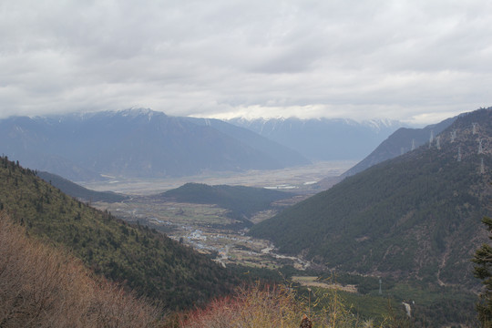 俯瞰山脉乡村