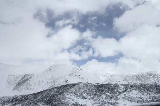 白色雪山